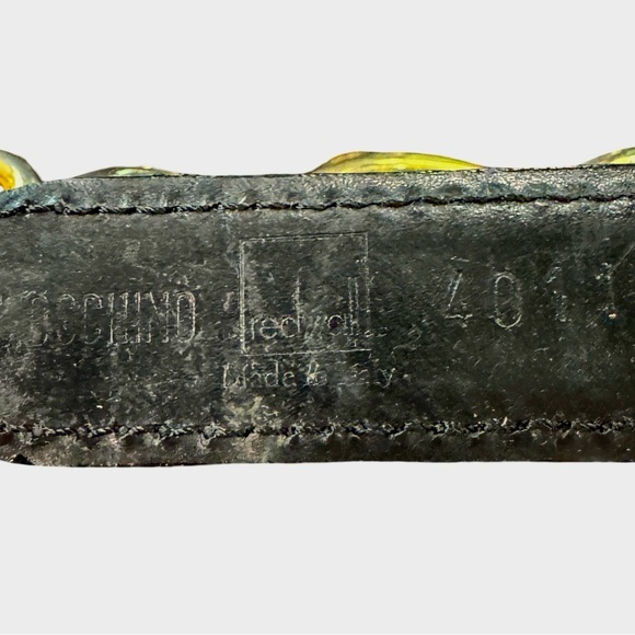 Vintage Moschino Patent Leather Belt with Heart and Chain - Redwall Collection - Picture 11 of 12